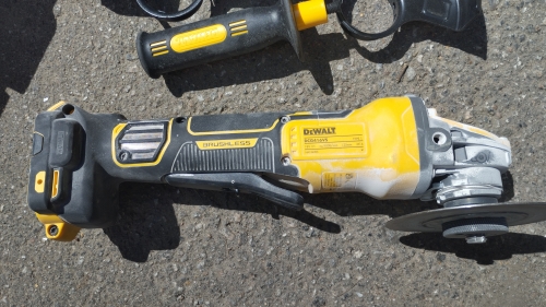 Фото Болгарка (кутова шліфувальна) DeWALT DCG416VSN від користувача XOI