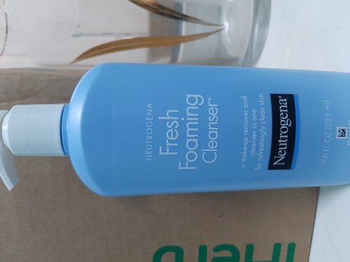 Фото  Neutrogena Hydro Boost® Face міцелярна вода 3 в 1 зі зволожуючим ефектом  400 мл від користувача Seem