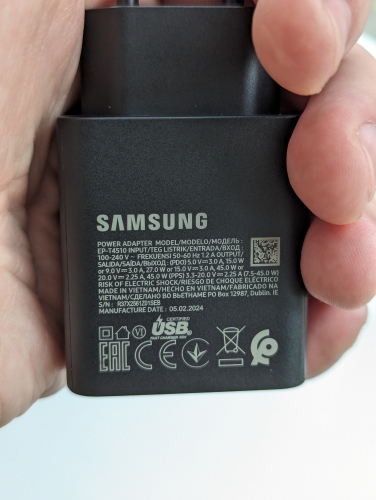 Фото Мережевий зарядний пристрій Samsung 45W PD Compact Power Adapter with Type-C cable Black (EP-T4510XBE) від користувача Dmitriy Bortnik