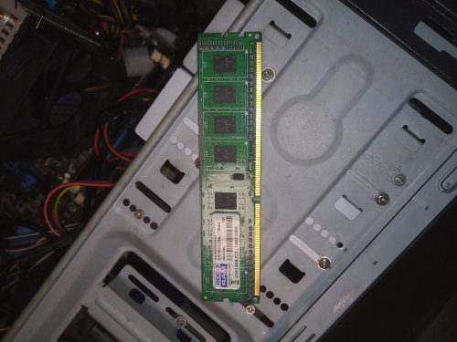 Фото Пам'ять для настільних комп'ютерів GOODRAM 4 GB DDR3 1600 MHz (GR1600D364L11/4G) від користувача nfs379