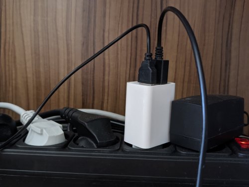 Фото Мережевий зарядний пристрій ColorWay 2 USB AUTO ID 2.1A (10W) White (CW-CHS015-WT) від користувача Alex Vern