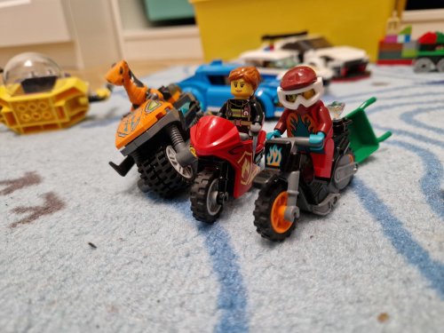 Фото Блоковий конструктор LEGO Разрушительный трюковый мотоцикл (60297) від користувача 2364275