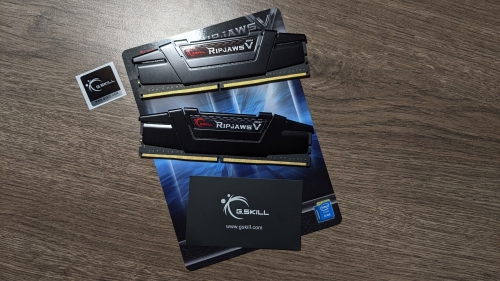 Фото Пам'ять для настільних комп'ютерів G.Skill 32 GB (2x16GB) DDR4 3600 MHz Ripjaws V Classic Black (F4-3600C18D-32GVK) від користувача vat1kan