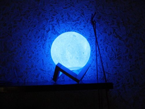 Фото Нічник-світильник UFT Magic 3D Moon Light Touch Control 15см від користувача Олександра Волос