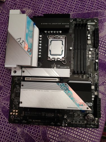 Фото Материнська плата GIGABYTE Z690 AERO G від користувача Денис Скакун