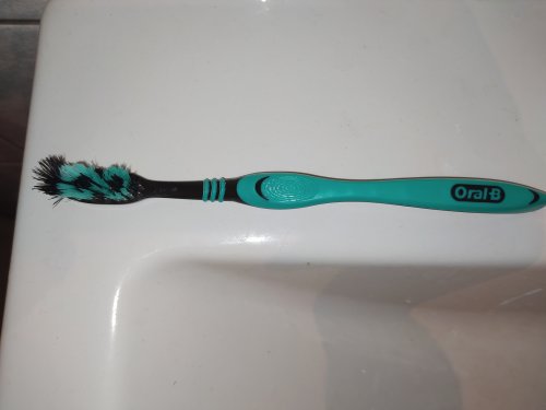 Фото звичайна щітка Oral-B Зубная щетка  Всесторонняя чистка Black 3 шт (3014260101381) від користувача katletka