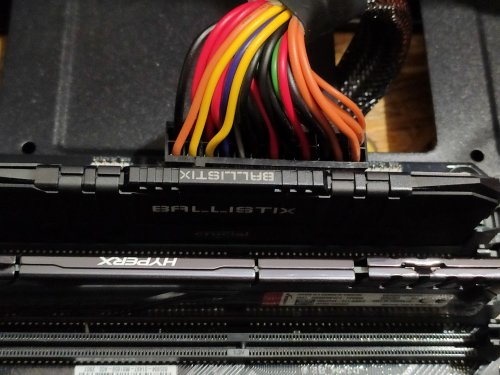 Фото Пам'ять для настільних комп'ютерів Crucial 16 GB DDR4 Ballistix (BL16G32C16U4B) від користувача 888vital888