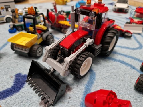 Фото Блоковий конструктор LEGO City Трактор (60287) від користувача 2364275