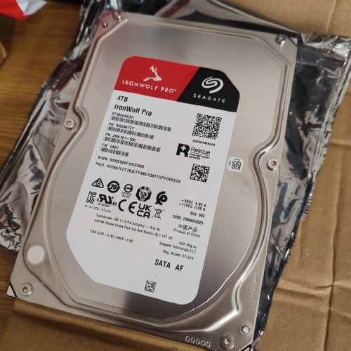 Фото Жорсткий диск Seagate IronWolf Pro 4 TB (ST4000NE001) від користувача vaultcry