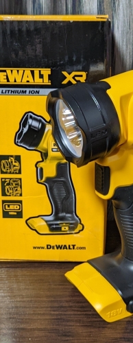 Фото Кемпінговий ліхтар (ліхтарик лампа) DeWALT DCL040 від користувача coo4ma