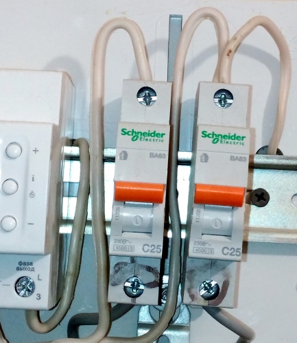 Фото Автоматичний вимикач Schneider Electric ВА63 1P 25А С (11205) від користувача dr_ula