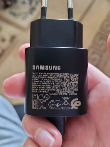Фото Бездротовий зарядний пристрій Samsung EP-P2400 Wireless Charger Pad w/TA Black (EP-P2400TBRG) від користувача Ваня