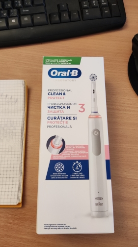 Фото Електрична зубна щітка Oral-B PRO3 3000 D505.513.3 Sensitive Clean White від користувача watch.ko