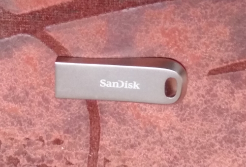 Фото Флешка SanDisk 32 GB Ultra Luxe USB 3.1 Silver (SDCZ74-032G-G46) від користувача ShereKhan
