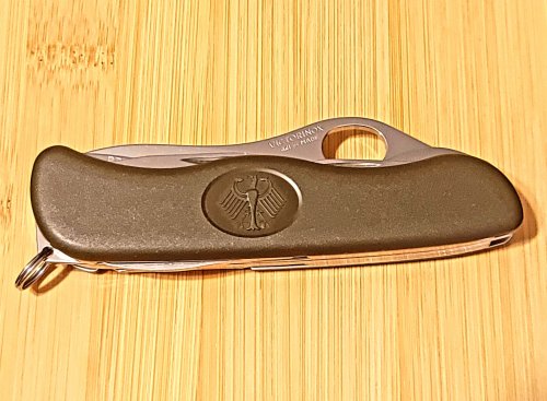 Фото Швейцарський ніж Victorinox Military one-hand (0.8461.MW4DE) від користувача Jack