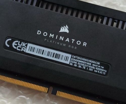 Фото Пам'ять для настільних комп'ютерів Corsair 32 GB (2x16GB) DDR5 6200 MHz Dominator Platinum RGB (CMT32GX5M2X6200C36) від користувача Like