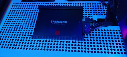 Фото SSD накопичувач Samsung 860 PRO 256 GB (MZ-76P256BW) від користувача N.George
