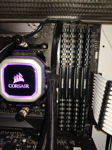 Фото Пам'ять для настільних комп'ютерів Corsair 16 GB (2x8GB) Black DDR4 3600 MHz Vengeance LPX (CMK16GX4M2D3600C18) від користувача indigo.star