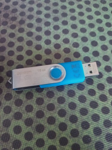 Фото Флешка GOODRAM 16 GB Twister USB 3.0 (UTS3-0160R0R11) від користувача Григорій Піртахія