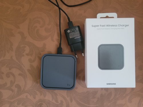 Фото Бездротовий зарядний пристрій Samsung EP-P2400 Wireless Charger Pad w/TA Black (EP-P2400TBRG) від користувача Ваня