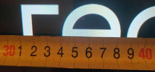 Физический замер размера пикселя простой линейкой - 0.5 мм, что соответствует разрешению fullHD