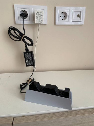 Фото Зарядний пристрій для геймпада Sony DualSense Charging Station (9374107) від користувача leetr