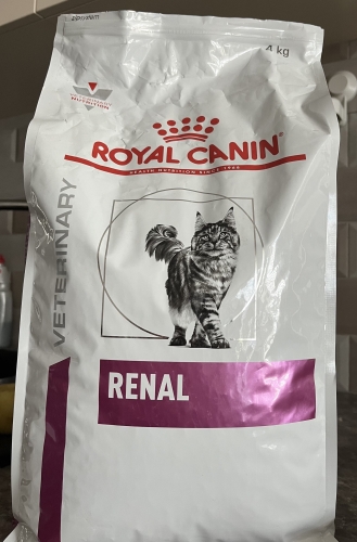 Фото сухий корм Royal Canin Renal Feline 4 кг (3900040) від користувача Volodymyr Perebykivskyi