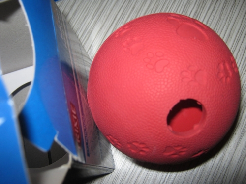Фото м'яч, іграшка-годівниця Trixie Мяч-кормушка литой 7,5 см (34941) від користувача vinyl_acetate