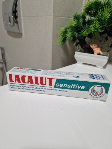 Фото  Lacalut Зубная паста Lacalut sensitive 75 мл (4016369696323) від користувача 2364275