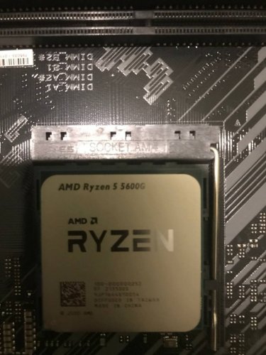 Фото Процесор AMD Ryzen 5 5600G (100-100000252BOX) від користувача Wintarys