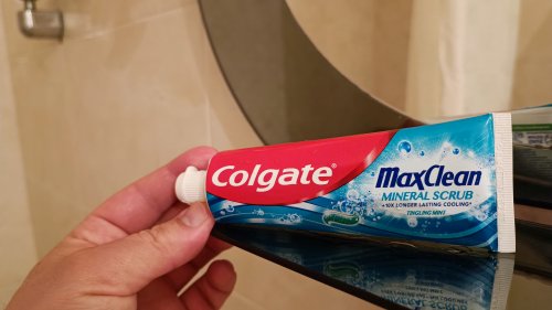 Фото  Colgate Зубна паста  Max Clean Gentle Mineral Scrub Дбайливе очищення 75 мл (8718951327085) від користувача QuickStarts