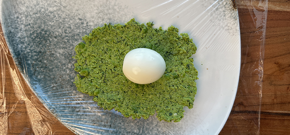 Пасхальные рецепты: яйца по-шотландски с зеленым горошком и сыром #4 - фото в блоге (гиде покупателя) hotline.ua